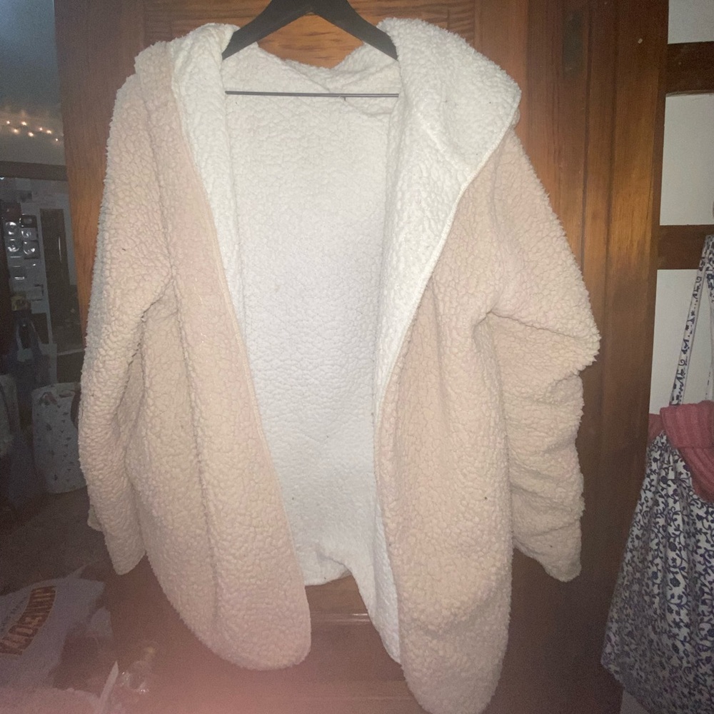 Oversized Tan Fuzzy!